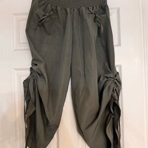 Source Unknown Olive Green Capris